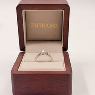 Anillo de Compromiso 0.5ct Pera en Oro (10k, 14k, 18k) o Plata 0.925 y Diamante Lab-Grown o Moissanita