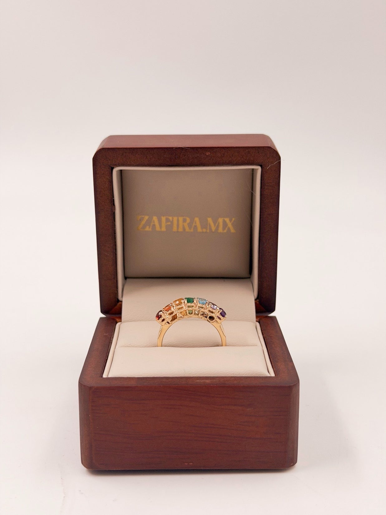 Anillo Mamá con Nombre de Hijo y Piedras - Oro (10k, 14k, 18k) o Plata 0.925