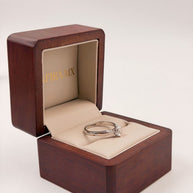Anillo de Compromiso 0.5ct Pera en Oro (10k, 14k, 18k) o Plata 0.925 y Diamante Lab-Grown o Moissanita
