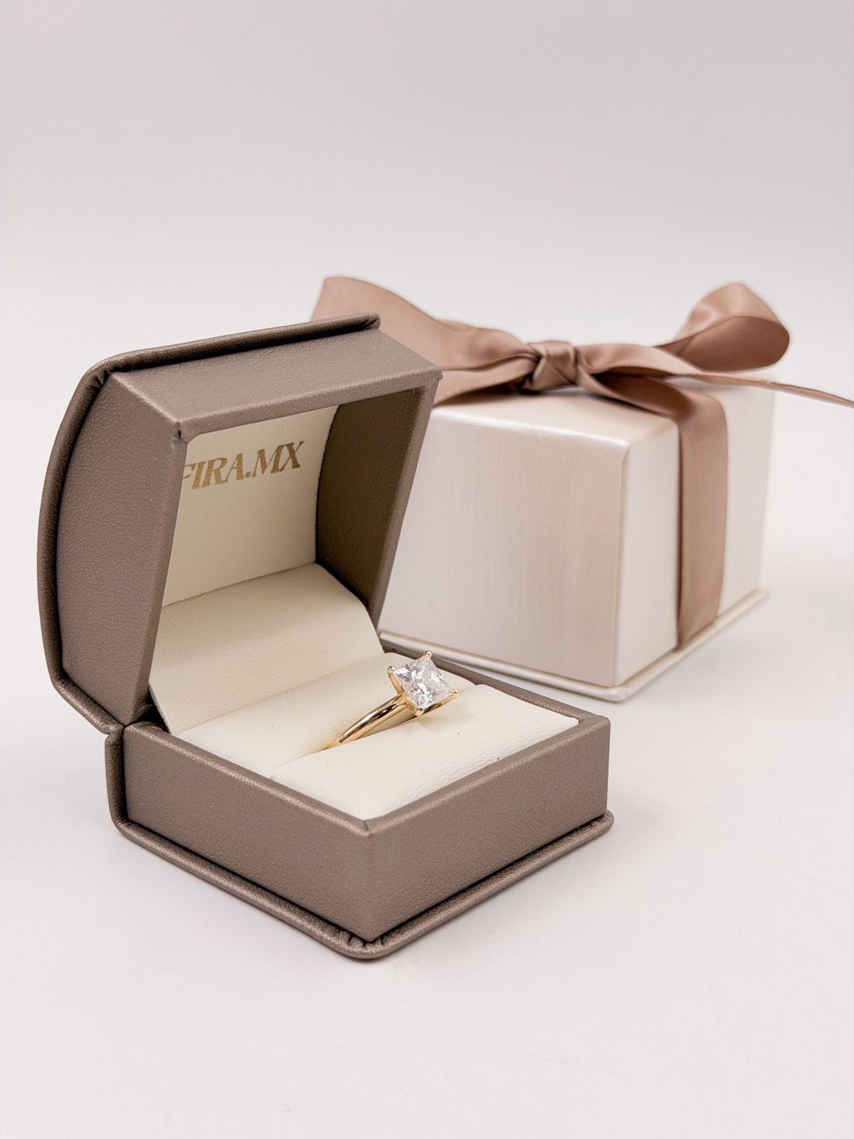 Anillo de Compromiso 2.0ct Corte PRINCESA Solitario - Anillo de Compromiso en Oro (10k, 14k, 18k) o Plata 0.925 y Diamante Lab-Grown o Moissanita