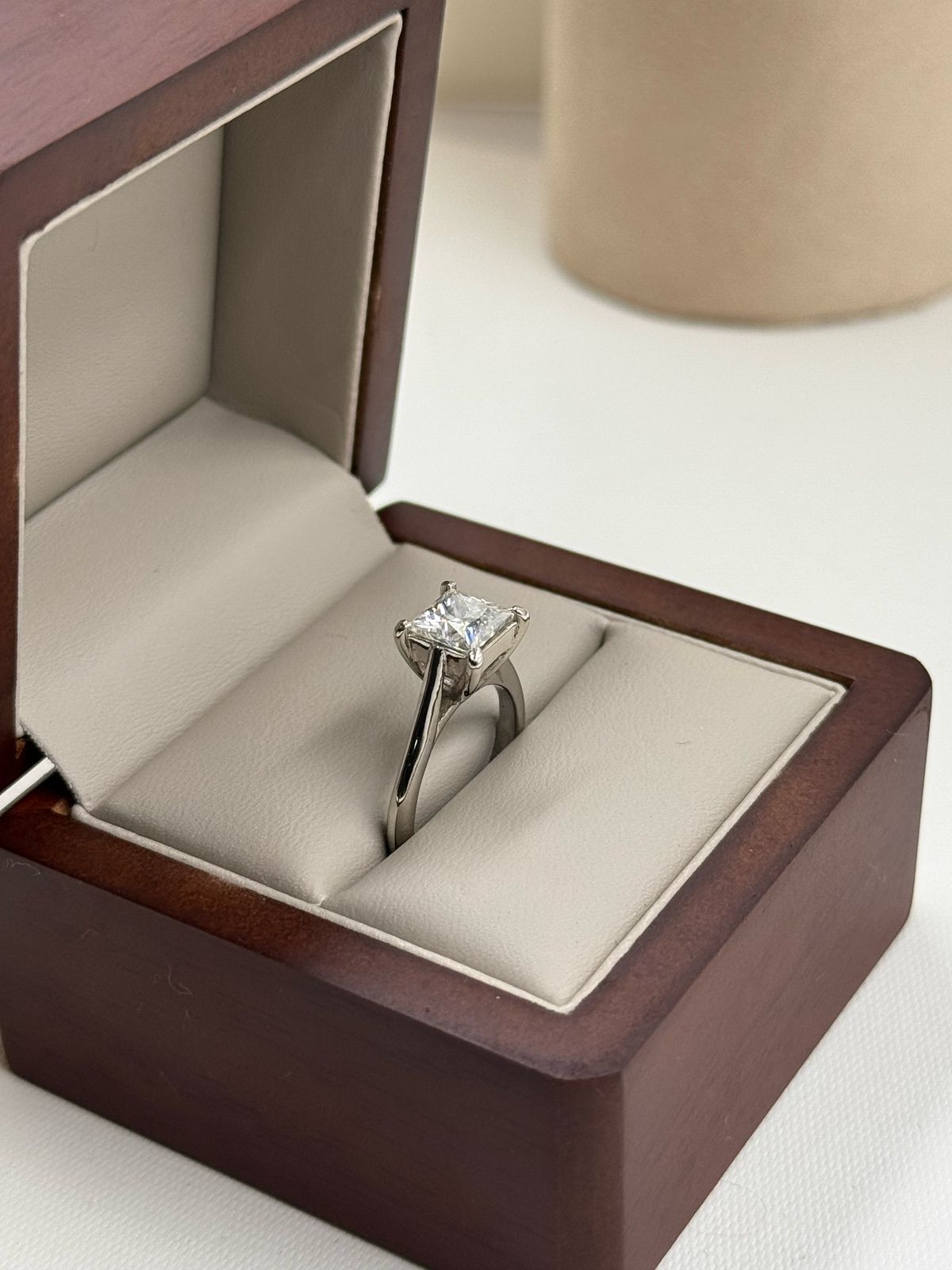 Anillo de Compromiso Catedral 1.5ct PRINCESA solitario - Anillo de Compromiso en Oro (10k, 14k, 18k) o Plata 0.925 y Diamante Lab-Grown o Moissanita