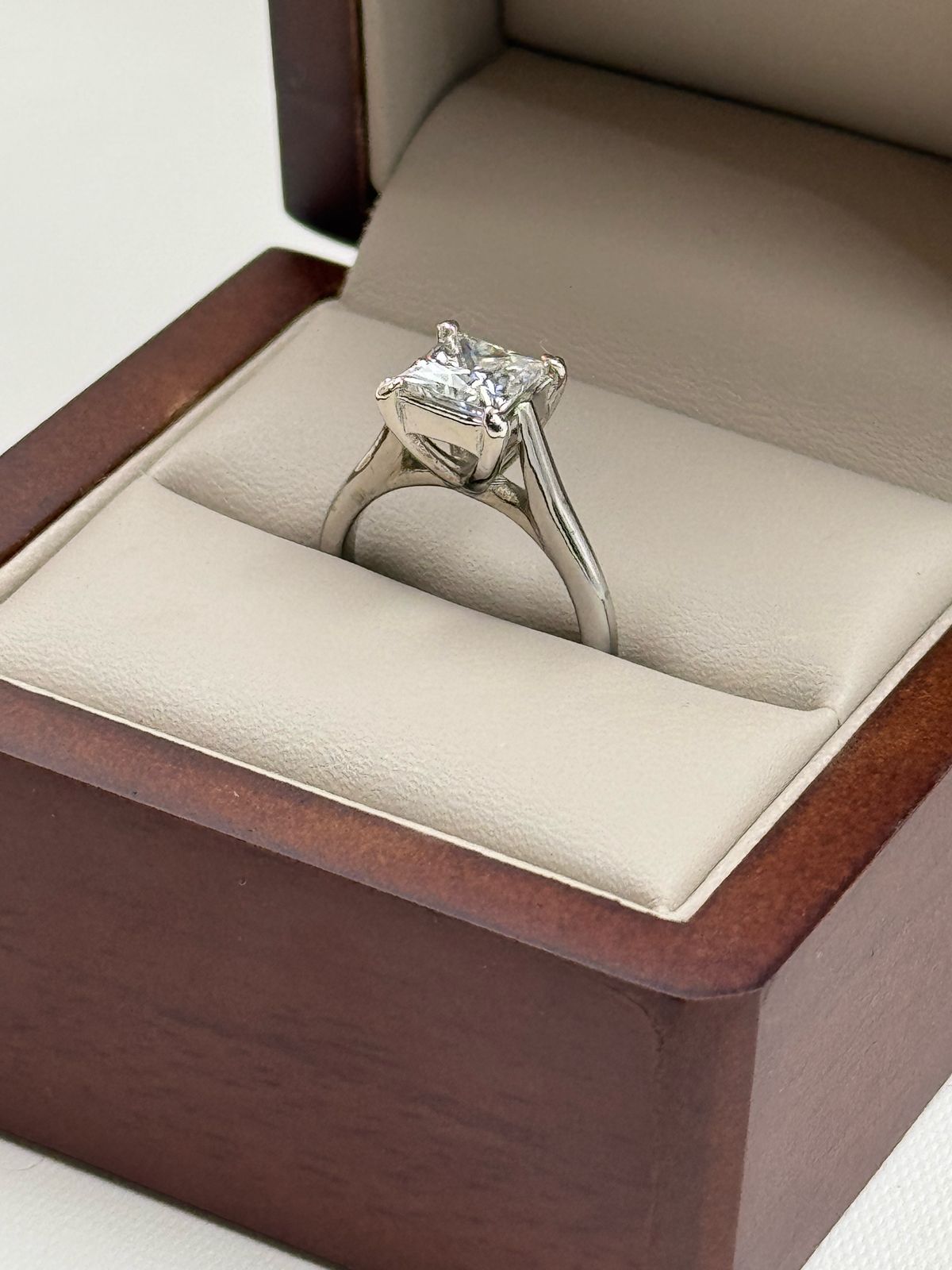 Anillo de Compromiso Catedral 1.5ct PRINCESA solitario - Anillo de Compromiso en Oro (10k, 14k, 18k) o Plata 0.925 y Diamante Lab-Grown o Moissanita