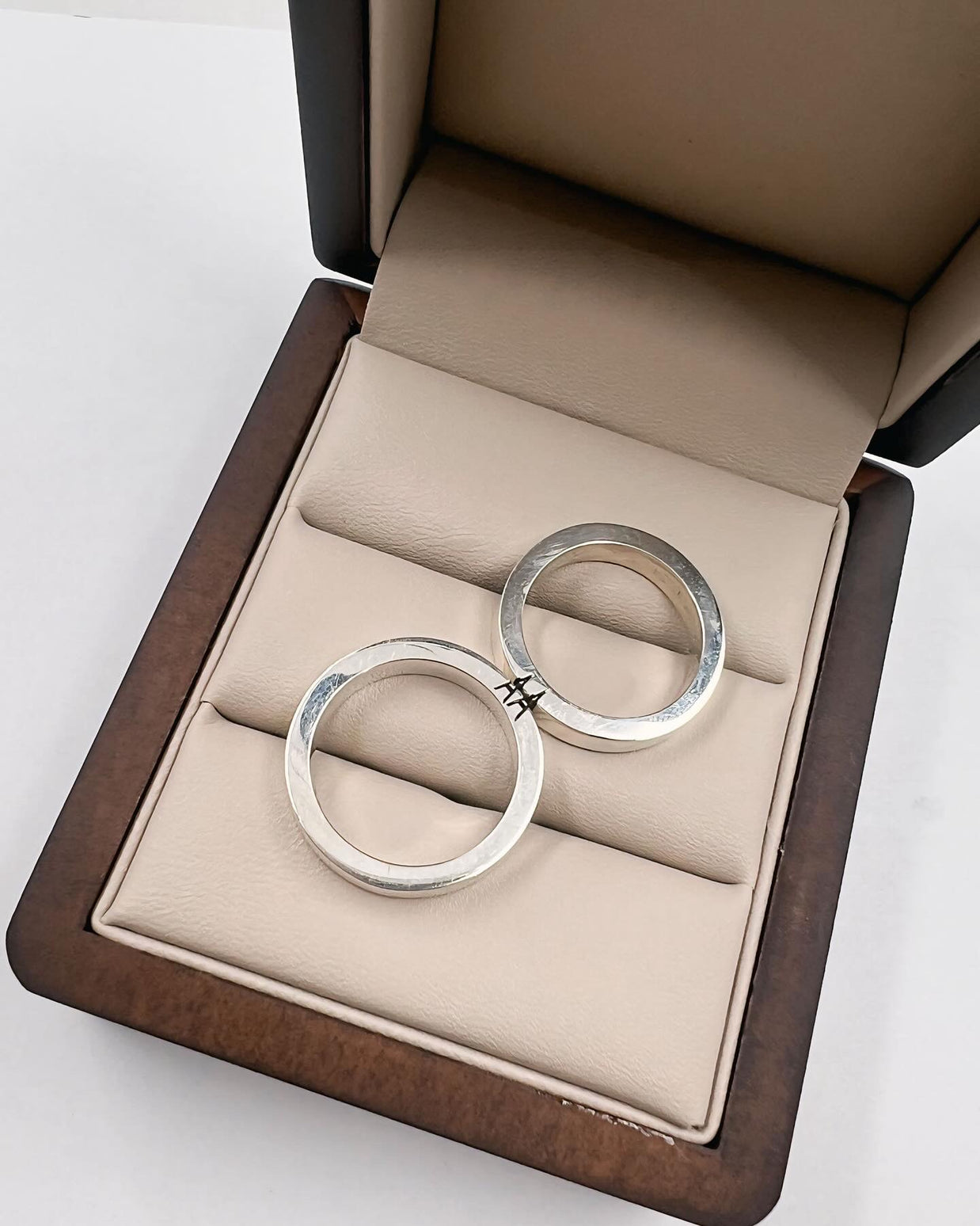 Argolla PLATA Grabado - Argolla de Matrimonio en Oro Sólido (10k, 14k, 18k)