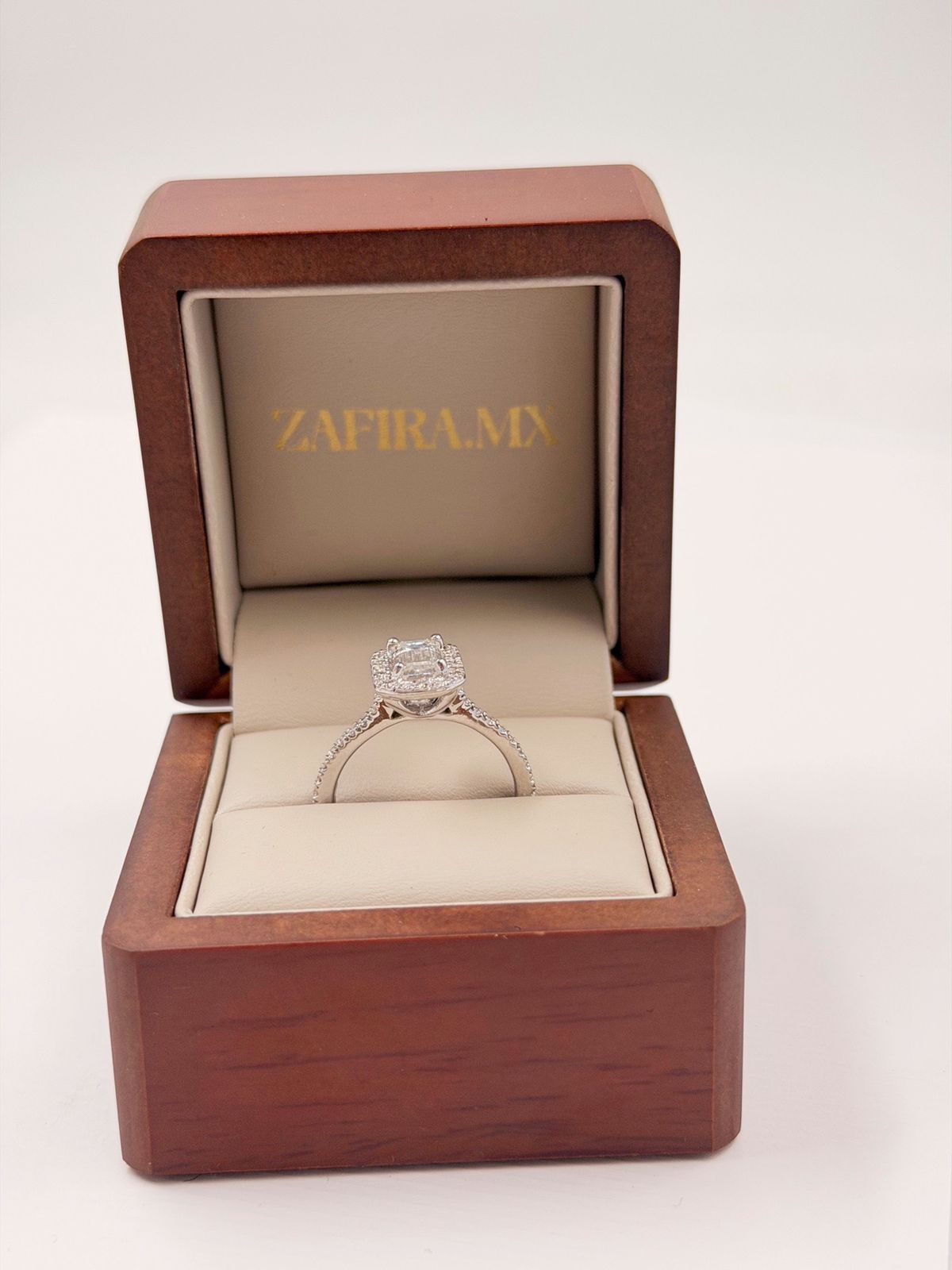 Anillo de Compromiso 1.5ct Corte ESMERALDA con Halo- Anillo de Compromiso en Oro (10k, 14k, 18k) o Plata 0.925 y Diamante Lab-Grown o Moissanita