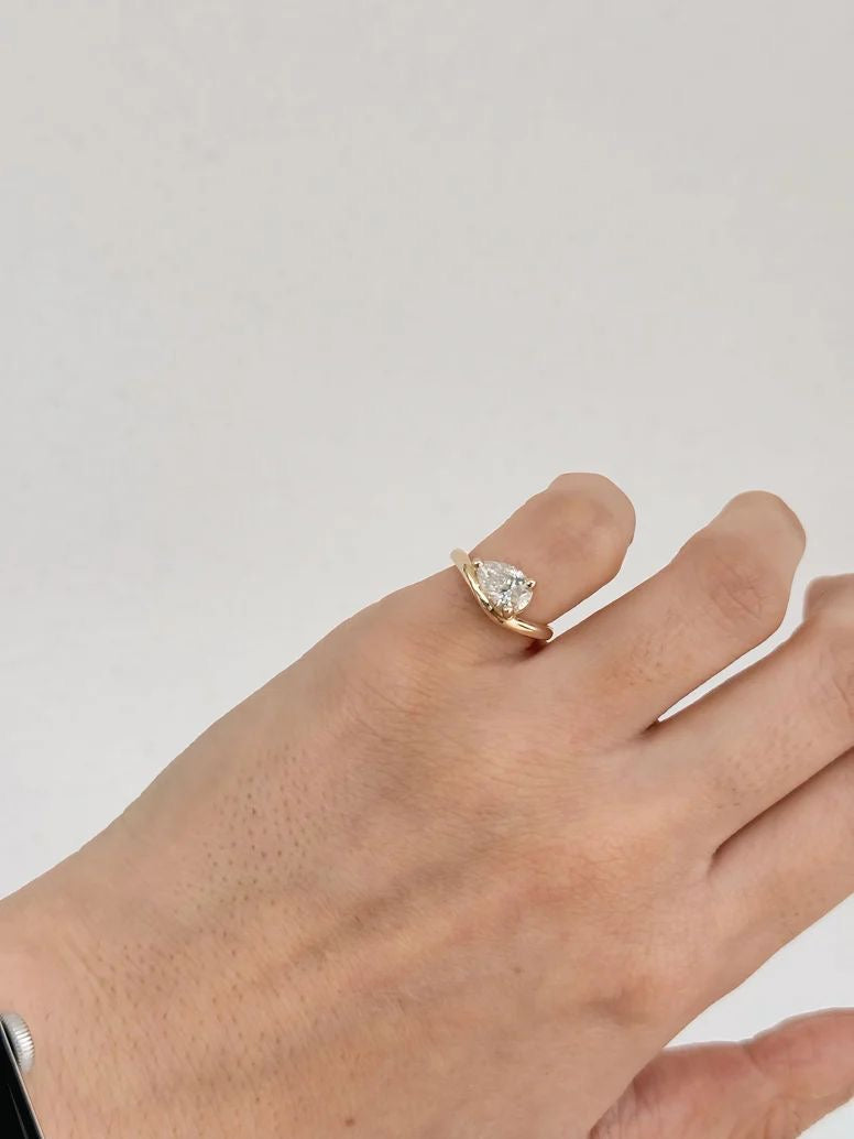 Pinky ring con Moissanita Pera 1ct