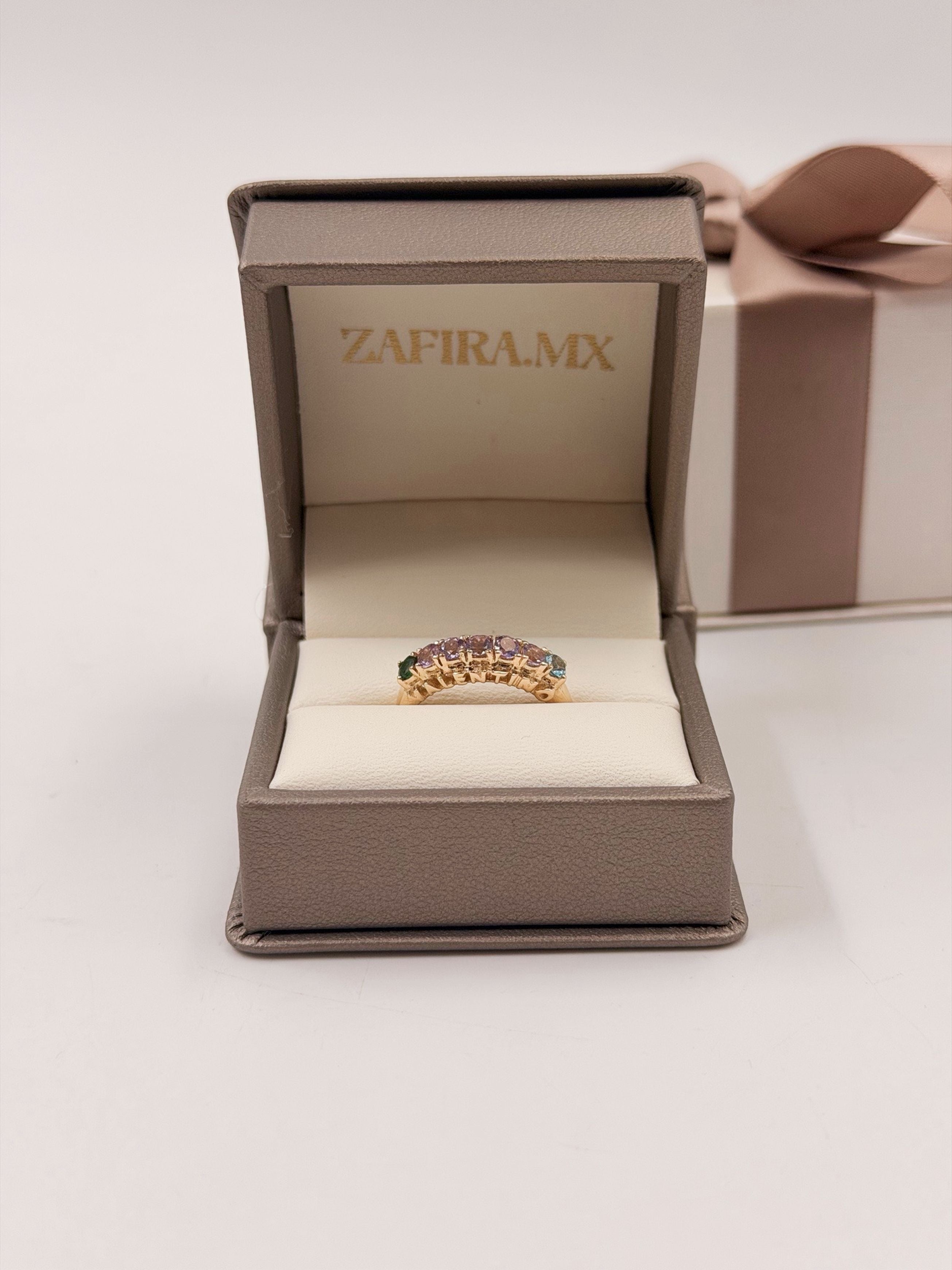 Anillo Mamá con Nombre de Hijo y Piedras - Oro (10k, 14k, 18k) o Plata 0.925