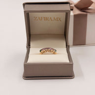 Anillo Mamá con Nombre de Hijo y Piedras - Oro (10k, 14k, 18k) o Plata 0.925