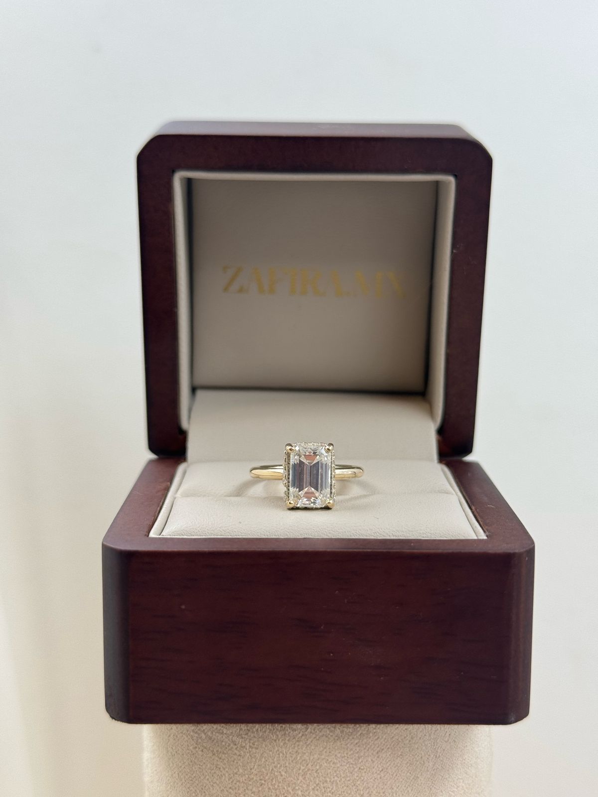 Anillo de Compromiso Selene 2.5ct Corte ESMERALDA hidden halo - Anillo de Compromiso en Oro (10k, 14k, 18k) o Plata 0.925 y Diamante Lab-Grown