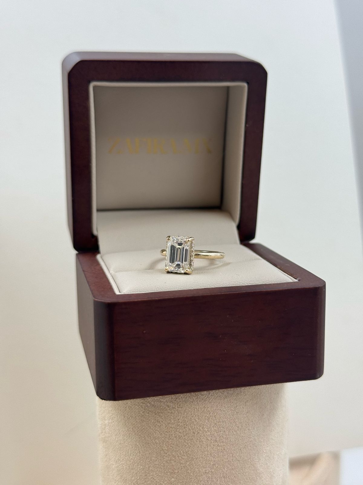 Anillo de Compromiso Selene 2.5ct Corte ESMERALDA hidden halo - Anillo de Compromiso en Oro (10k, 14k, 18k) o Plata 0.925 y Diamante Lab-Grown