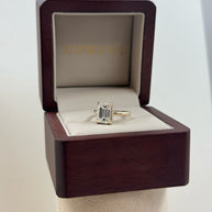 Anillo de Compromiso Selene 2.5ct Corte ESMERALDA hidden halo - Anillo de Compromiso en Oro (10k, 14k, 18k) o Plata 0.925 y Diamante Lab-Grown