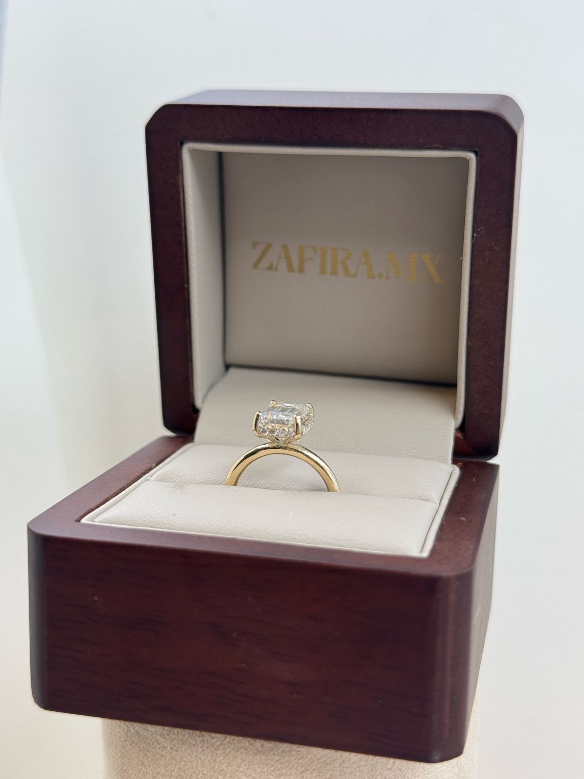 Anillo de Compromiso Selene 2.5ct Corte ESMERALDA hidden halo - Anillo de Compromiso en Oro (10k, 14k, 18k) o Plata 0.925 y Diamante Lab-Grown