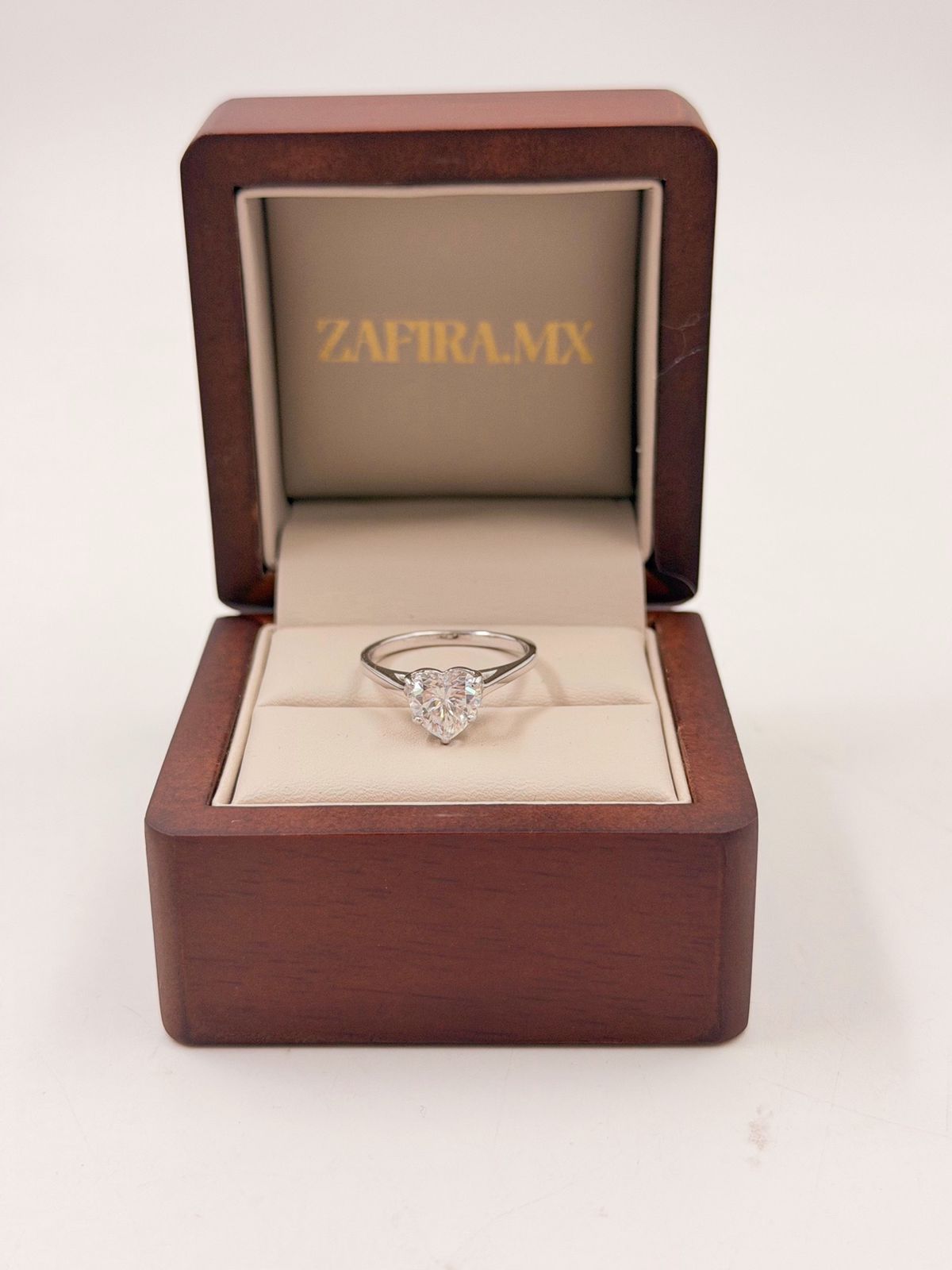 Anillo de Compromiso 1.5ct Corte CORAZÓN Solitario- Anillo de Compromiso en Oro (10k, 14k, 18k) o Plata 0.925 y Diamante Lab-Grown o Moissanita (Copia)
