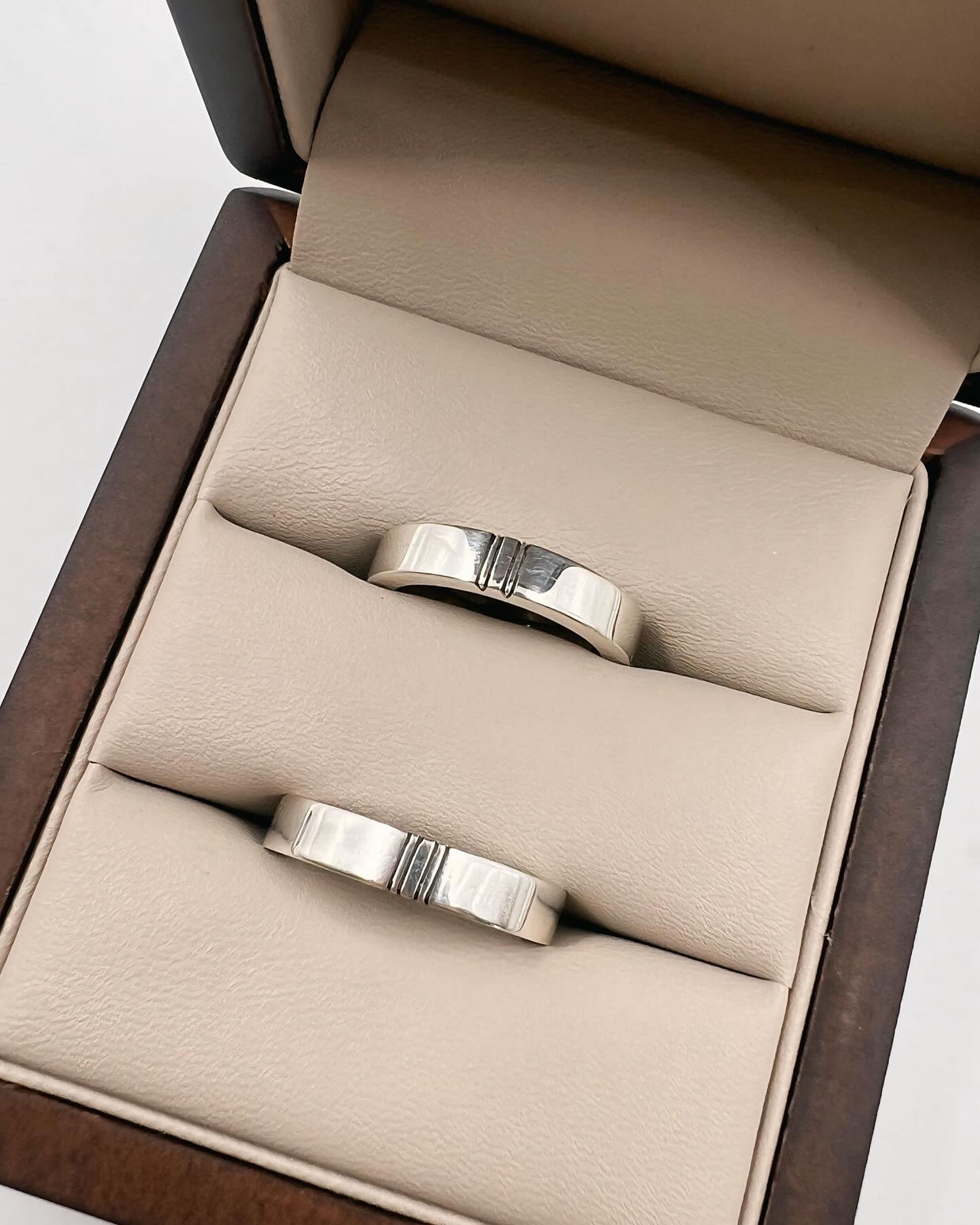 Argolla PLATA Grabado - Argolla de Matrimonio en Oro Sólido (10k, 14k, 18k)