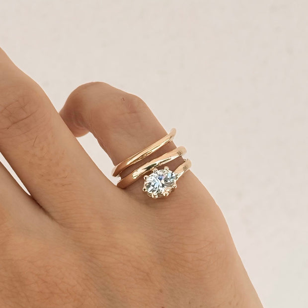 Pinky ring Serpiente con Moissanita oval - Joyería Fina en Oro Sólido (10k, 14k, 18k)