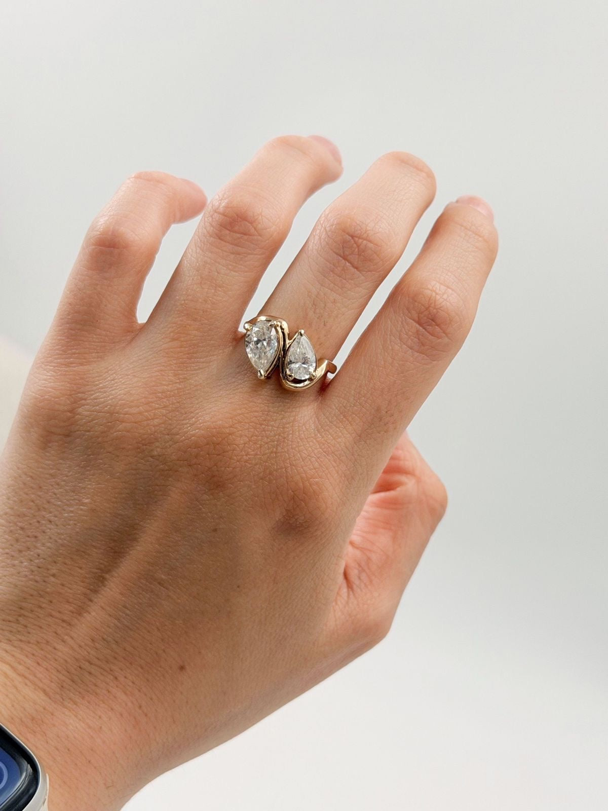 Anillo de Compromiso Toi et Moi 2.5ct Pera en Oro (10k, 14k, 18k) o Plata 0.925 y Diamante Lab-Grown o Moissanita