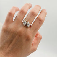Anillo de Compromiso Toi et Moi 2.5ct Pera en Oro (10k, 14k, 18k) o Plata 0.925 y Diamante Lab-Grown o Moissanita