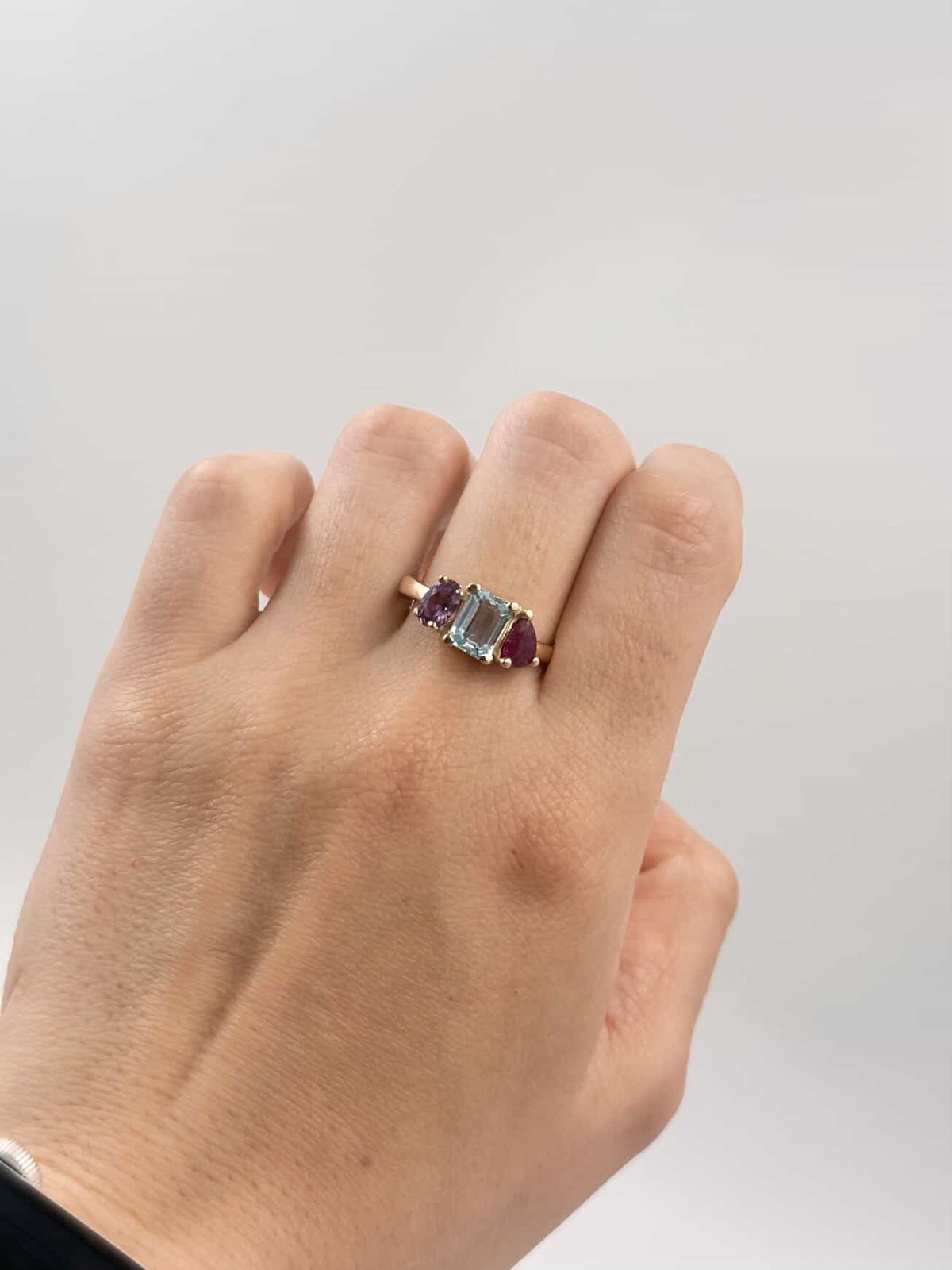 Family Ring 3 piedras Diseño 2 - Anillo Familiar de Oro (10k, 14k, 18k) o Plata 0.925 y Piedras de Nacimiento