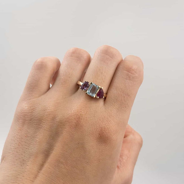 Family Ring 3 piedras Diseño 2 - Anillo Familiar de Oro (10k, 14k, 18k) o Plata 0.925 y Piedras de Nacimiento