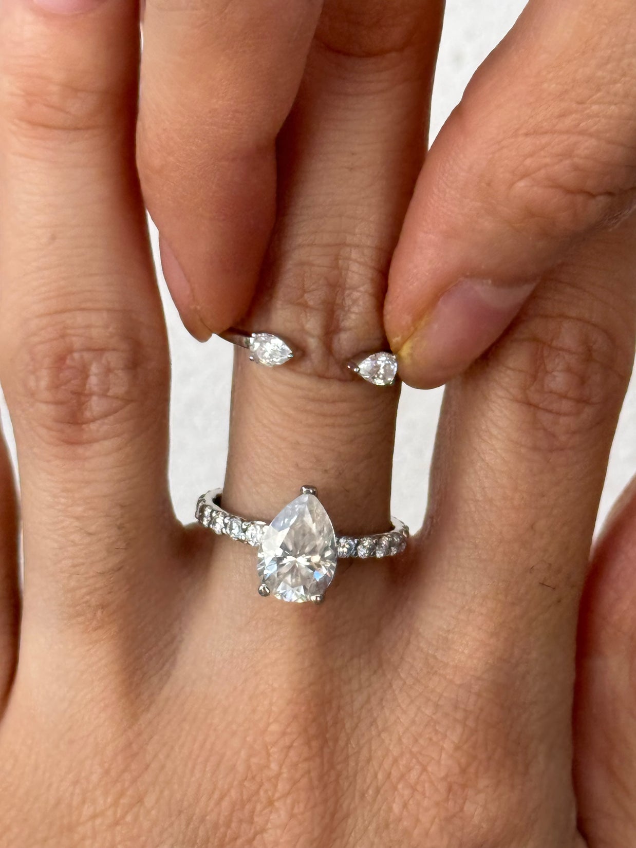 Anillo semi abierto de Apilamiento o Ring Wrap Corte Pera - Anillo de Compromiso en Oro (10k, 14k, 18k) y Diamante Lab-Grown