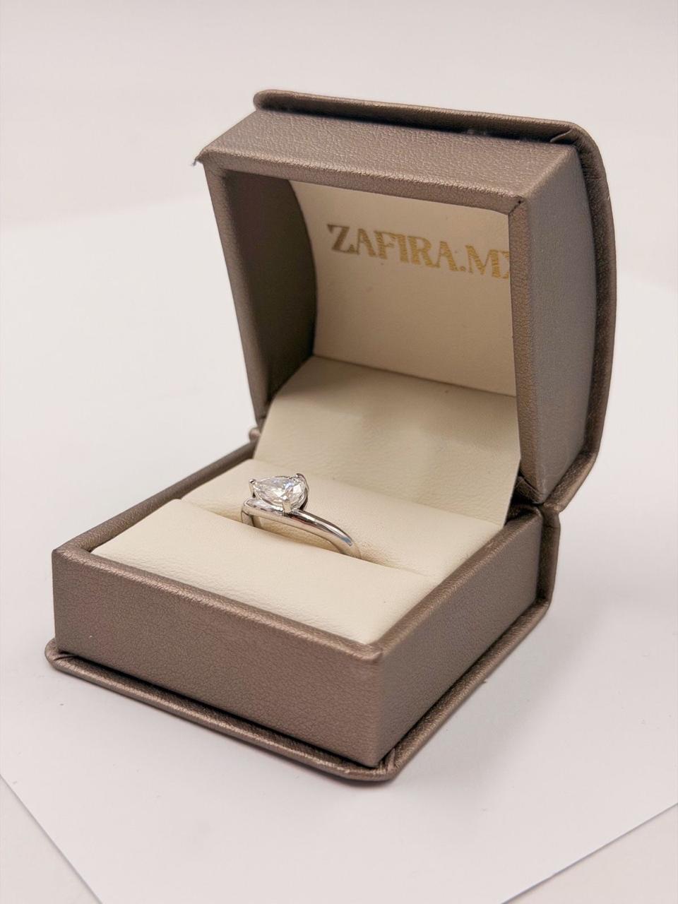 Pinky ring con Moissanita Pera 1ct
