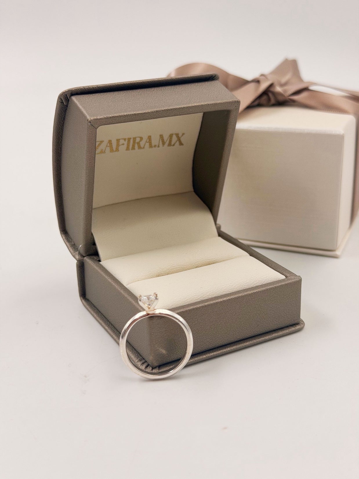 Anillo de Compromiso Catedral 0.5ct PRINCESA solitario - Anillo de Compromiso en Oro (10k, 14k, 18k) o Plata 0.925 y Diamante Lab-Grown o Moissanita