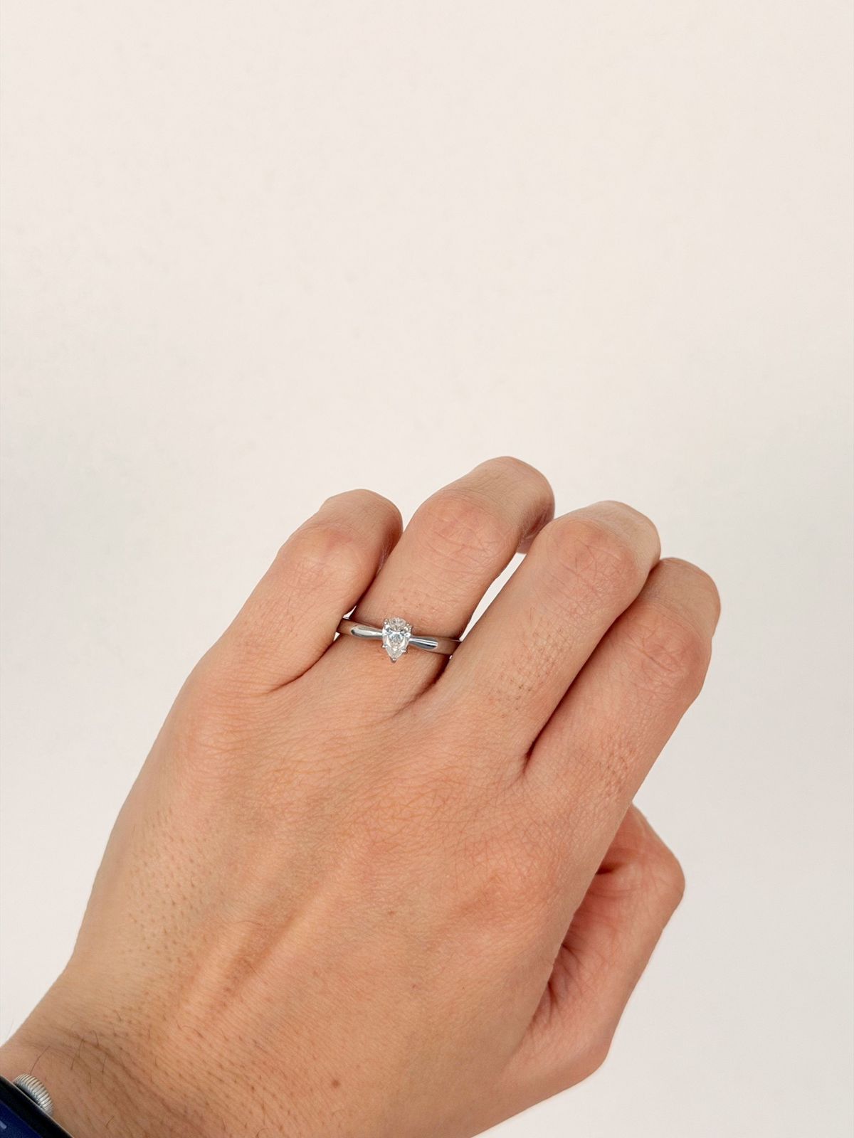 Anillo de Compromiso 0.5ct Pera en Oro (10k, 14k, 18k) o Plata 0.925 y Diamante Lab-Grown o Moissanita