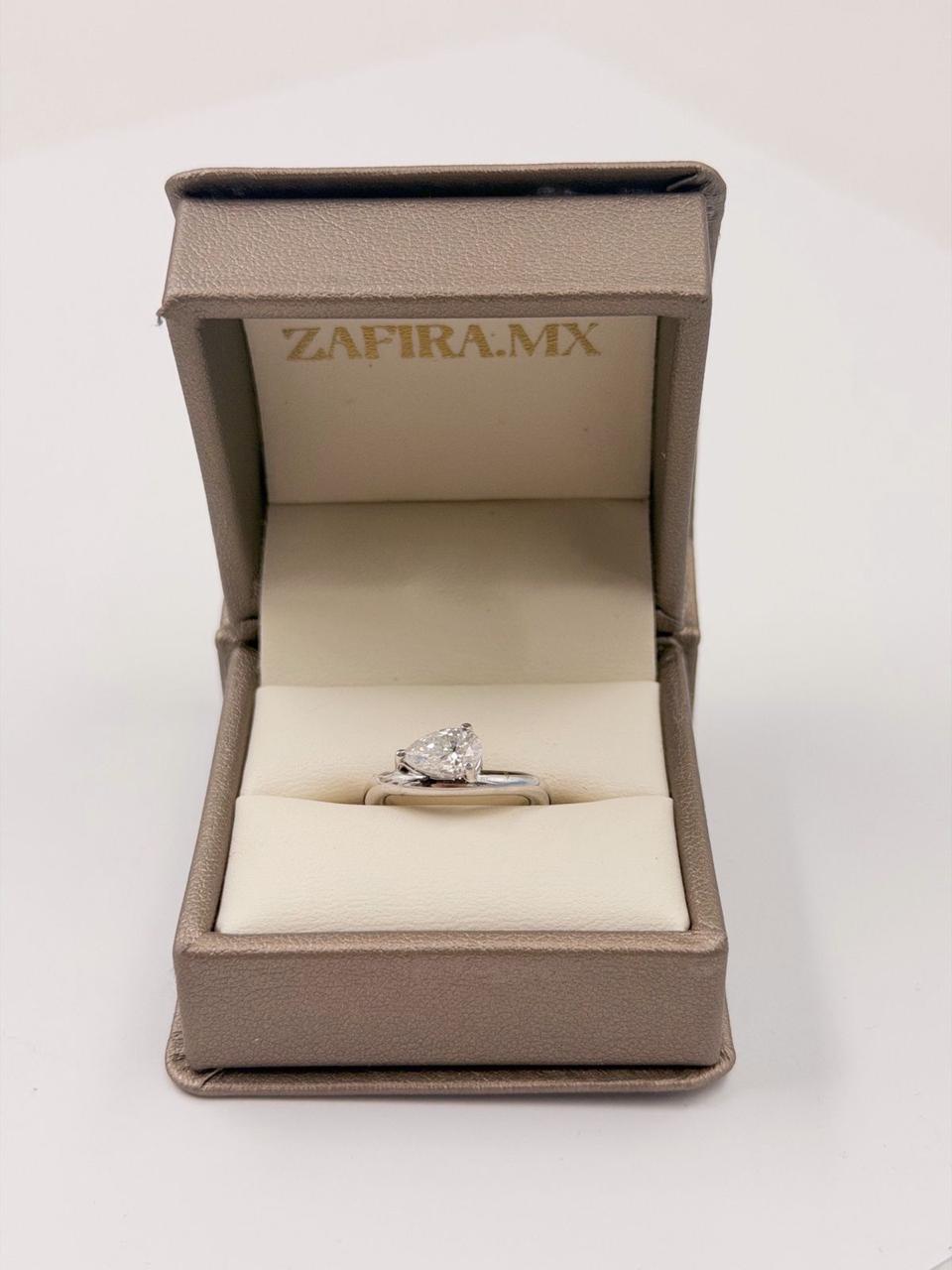 Pinky ring con Moissanita Pera 1ct