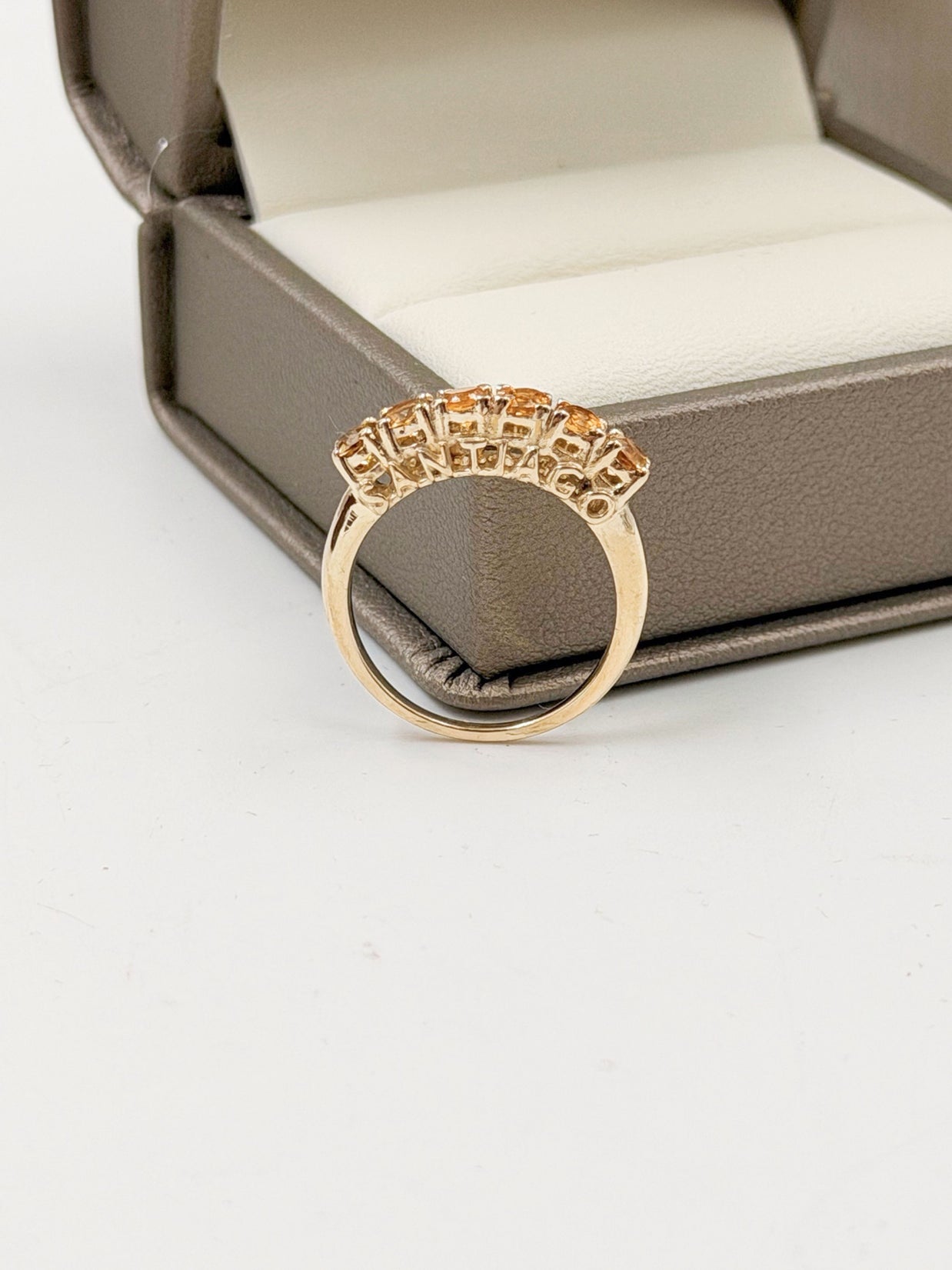 Anillo Mamá con Nombre de Hijo y Piedras - Oro (10k, 14k, 18k) o Plata 0.925