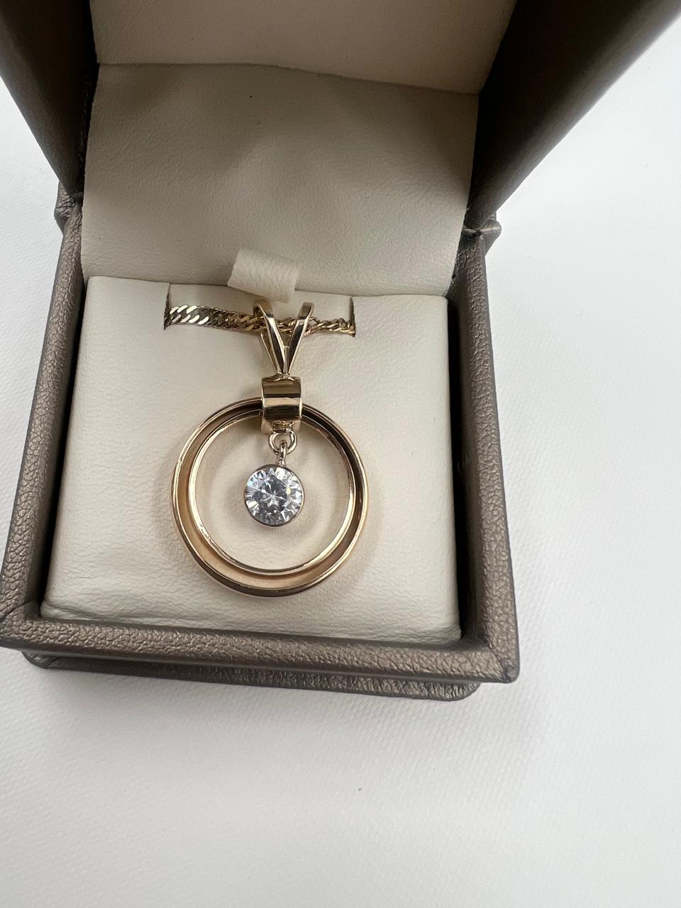 Dije de Anillos con Piedra - Joyería Fina en Oro Sólido (10k, 14k, 18k)