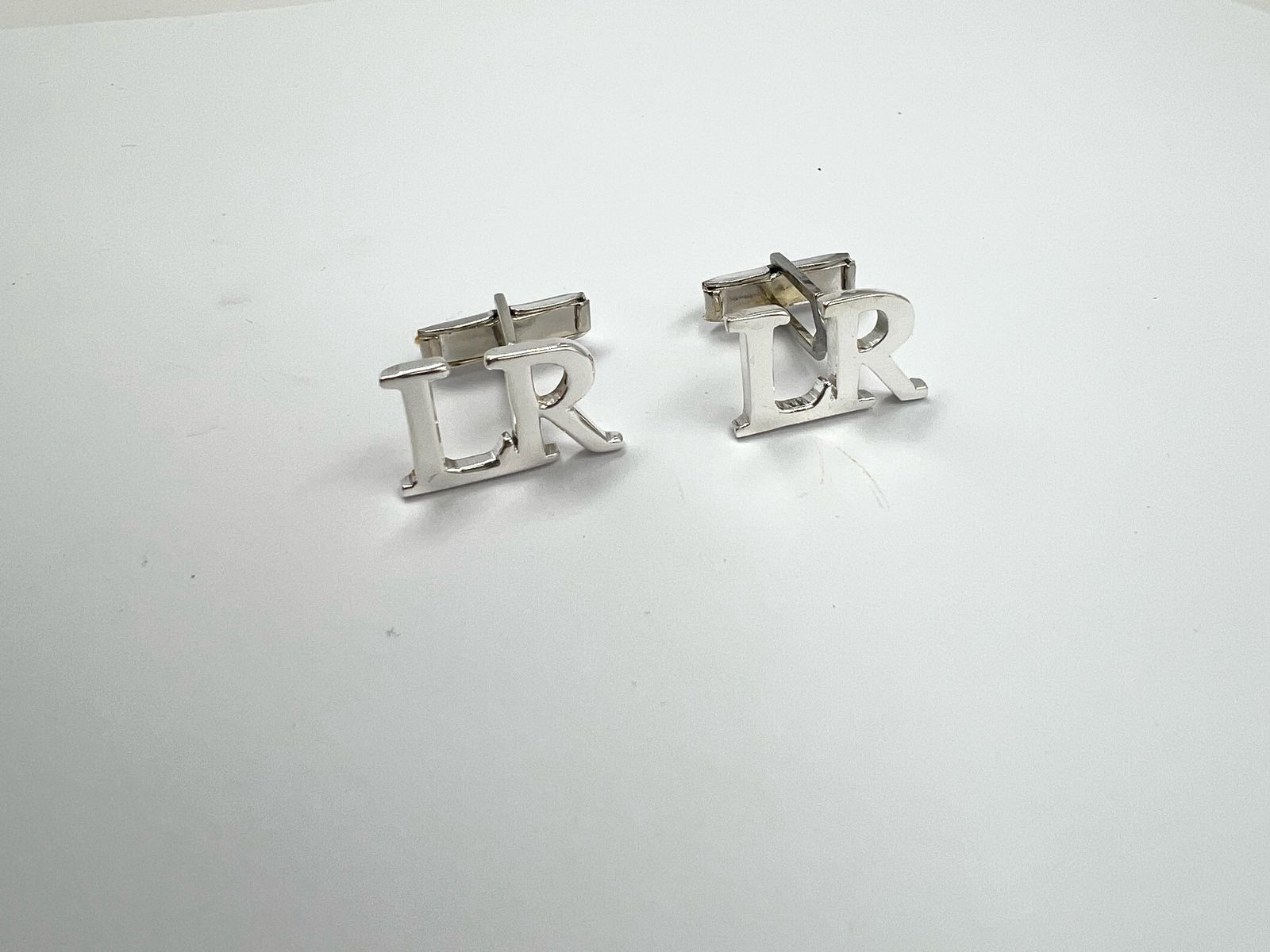 Mancuernillas Iniciales (Silueta) - Oro Sólido (10k, 14k, 18k) o Plata 0.925