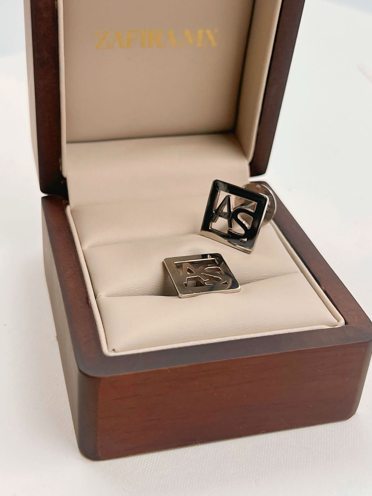 Mancuernillas Iniciales con Marco - Oro Sólido (10k, 14k, 18k) o Plata 0.925