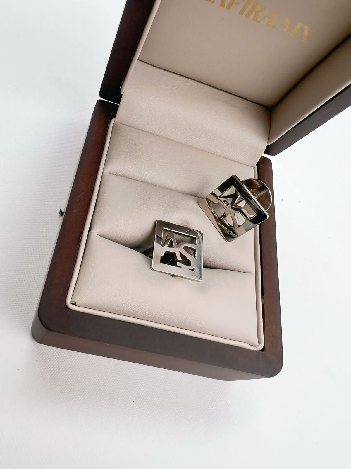 Mancuernillas Iniciales con Marco - Oro Sólido (10k, 14k, 18k) o Plata 0.925