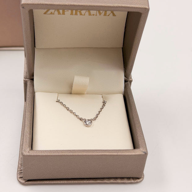 Collar con Dije y Diamante de Laboratorio — Elegancia Sutil