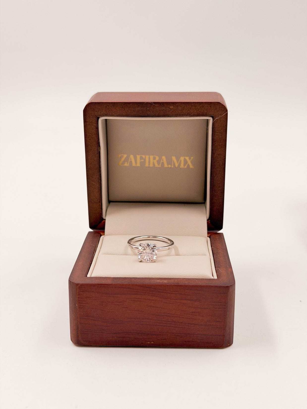 Anillo de Compromiso 1.5ct Corte REDONDO Solitario 4 prongs