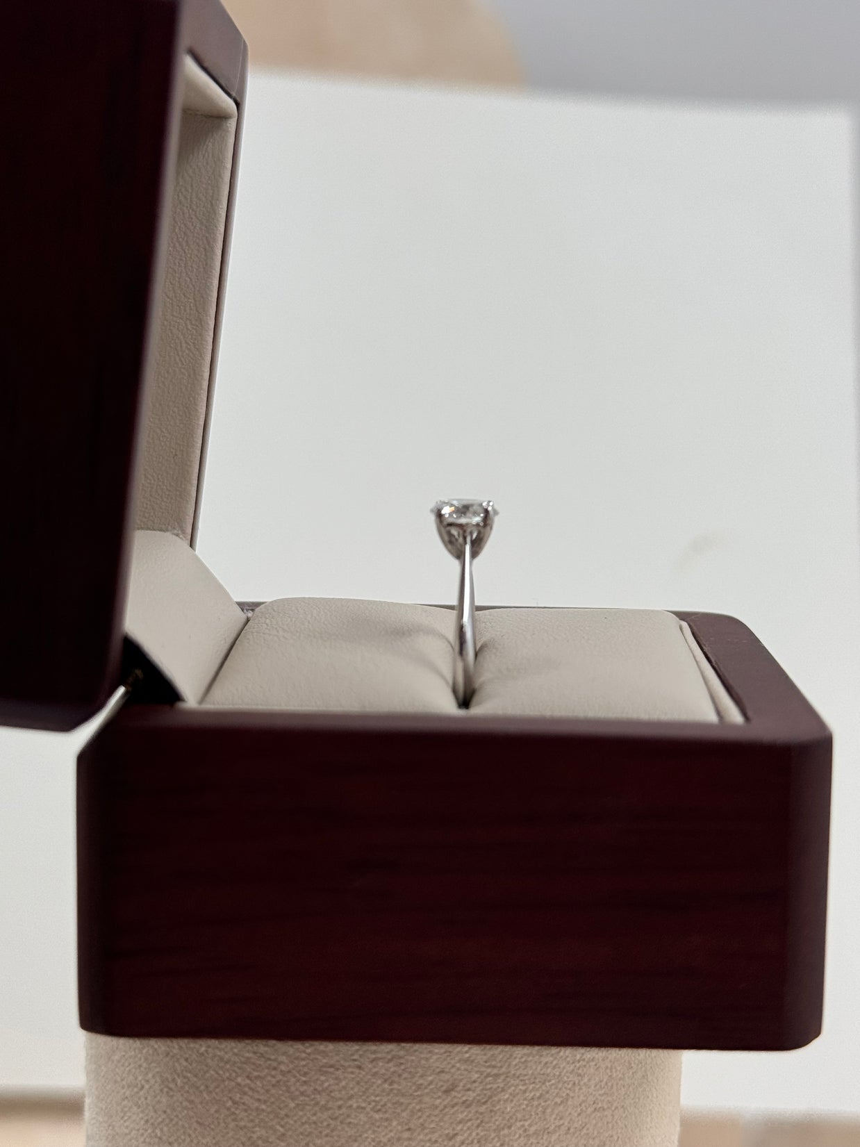 Anillo de Compromiso Luna 1ct Corte REDONDO Solitario- Anillo de Compromiso en Oro (10k, 14k, 18k) o Plata 0.925 y Diamante Lab-Grown o Moissanita