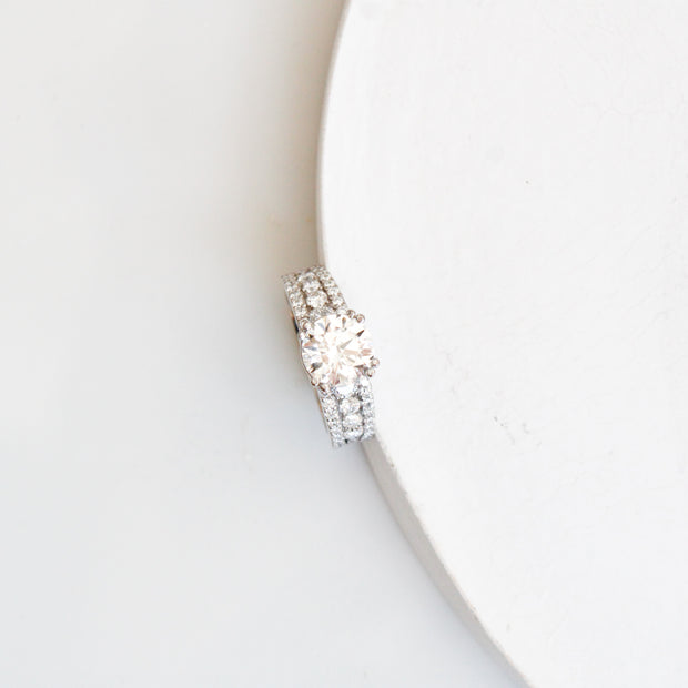 Anillo de Compromiso 1.5 ct Corte REDONDO con triple banda diamante labgrown. - Anillo de Compromiso en Oro (10k, 14k, 18k) y Diamante Lab-Grown