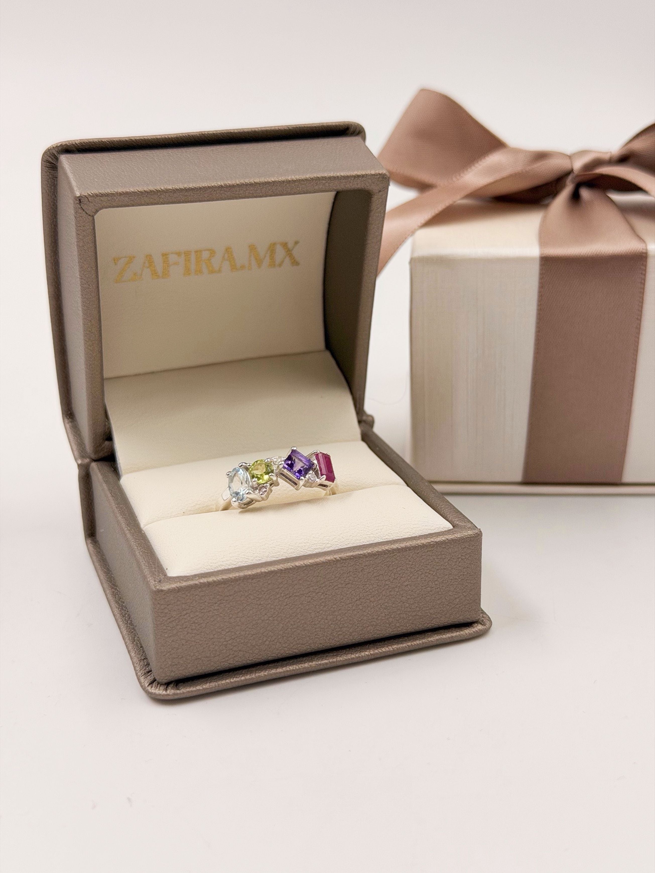 Family Ring 4 piedras Diseño 5 - Anillo Familiar de Oro (10k, 14k, 18k) o Plata 0.925 y Piedras de Nacimiento