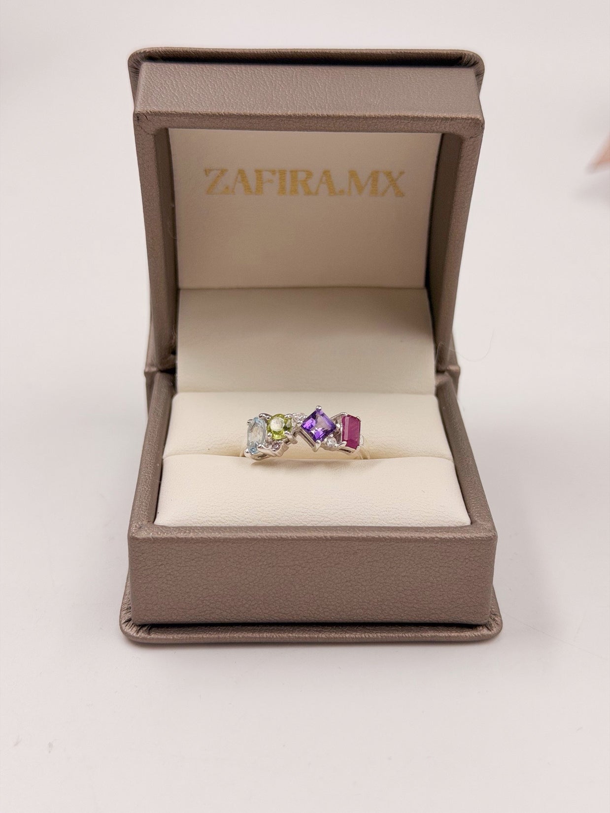 Family Ring 4 piedras Diseño 5 - Anillo Familiar de Oro (10k, 14k, 18k) o Plata 0.925 y Piedras de Nacimiento