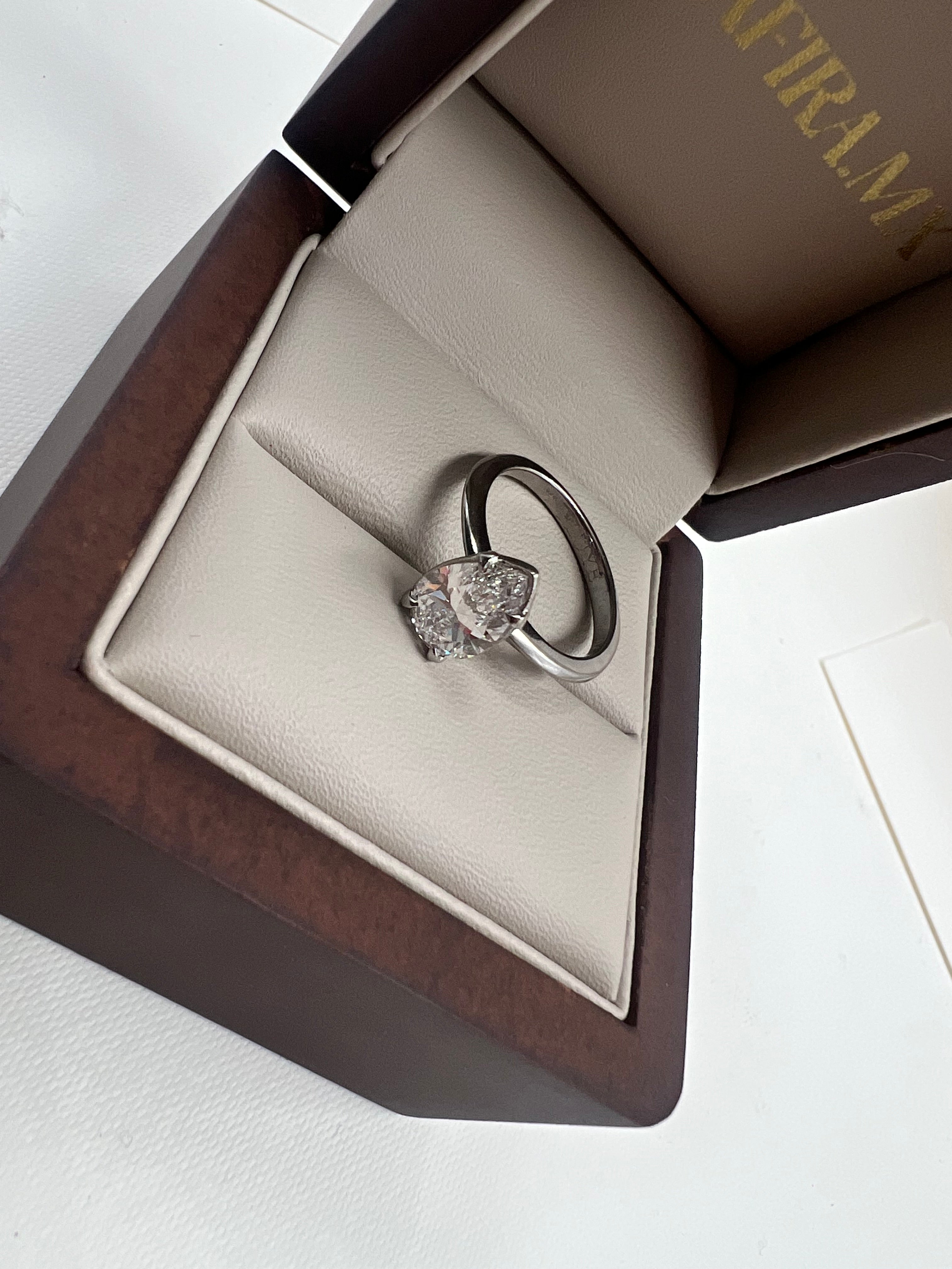 Anillo de Compromiso 1.5ct PERA Solitario - Anillo de Compromiso en Oro (10k, 14k, 18k) o Plata 0.925 y Diamante Lab-Grown o Moissanita