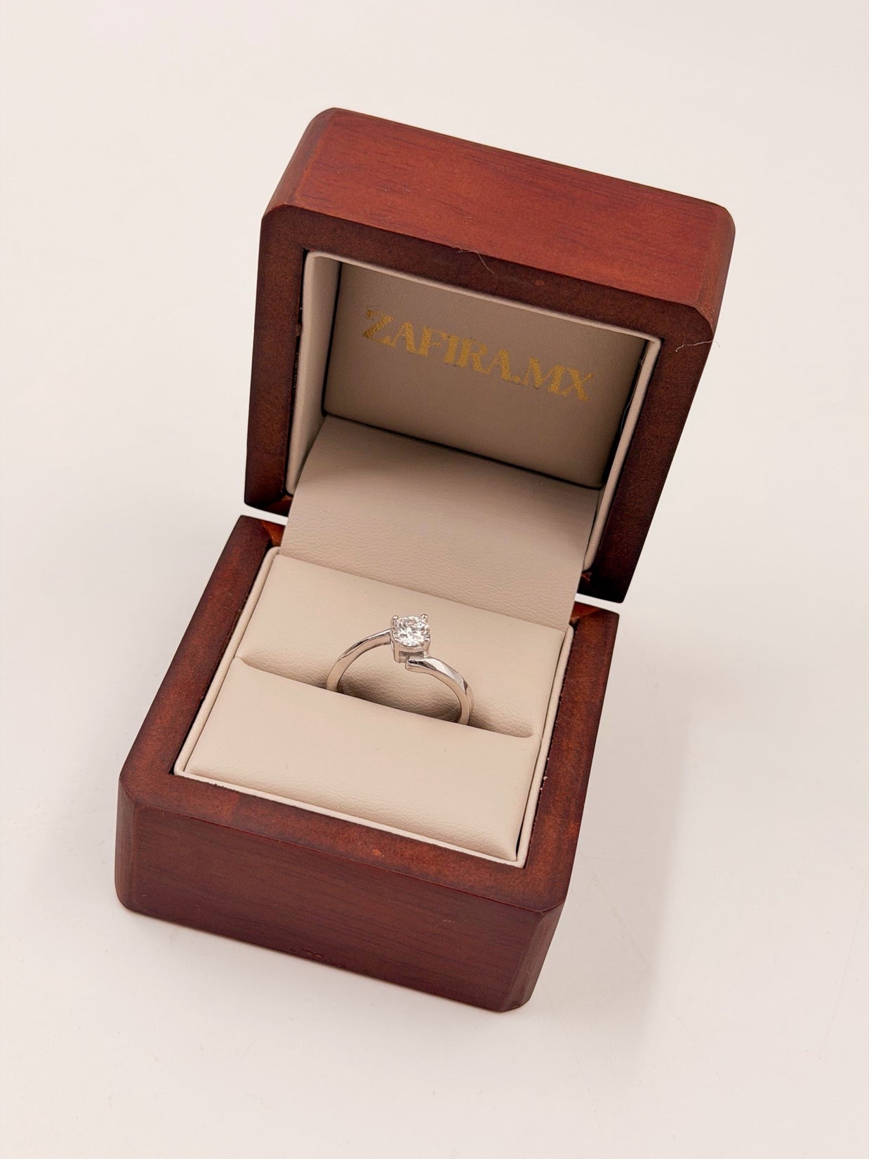 Anillo de Compromiso 1.0ct Corte REDONDO Eternity- Anillo de Compromiso en Oro (10k, 14k, 18k) o Plata y Diamante Lab-Grown o Moissanita