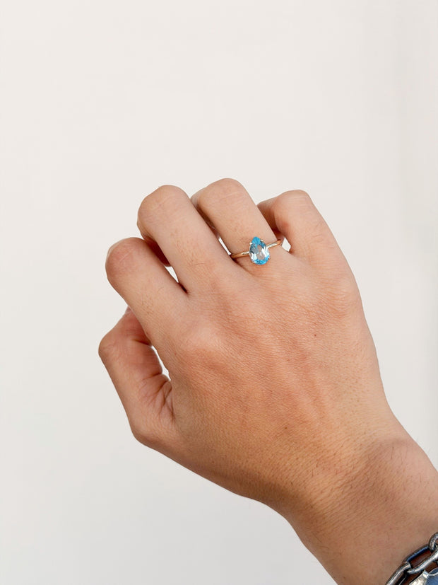 Anillo Solitario Pera Topacio Azul