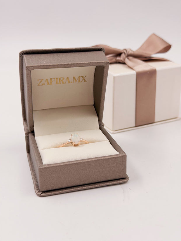 Anillo Ópalo con Moissanitas laterales