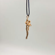 Collar abrazo mamá e hijo dos oros - Joyería Personalizada en Oro (10k, 14k, 18k) o Plata