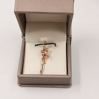 Collar abrazo mamá e hijo dos oros - Joyería Personalizada en Oro (10k, 14k, 18k) o Plata