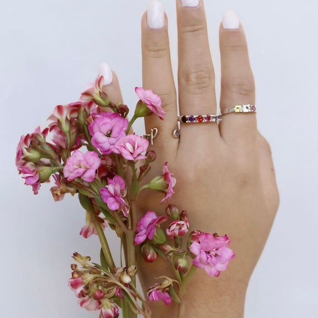 Anillo Familiar 3 piedras - Anillo Familiar de Oro (10k, 14k, 18k) y Piedras de Nacimiento