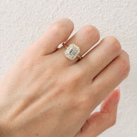 Anillo de Compromiso 1.0ct Corte Esmeralda con Halo