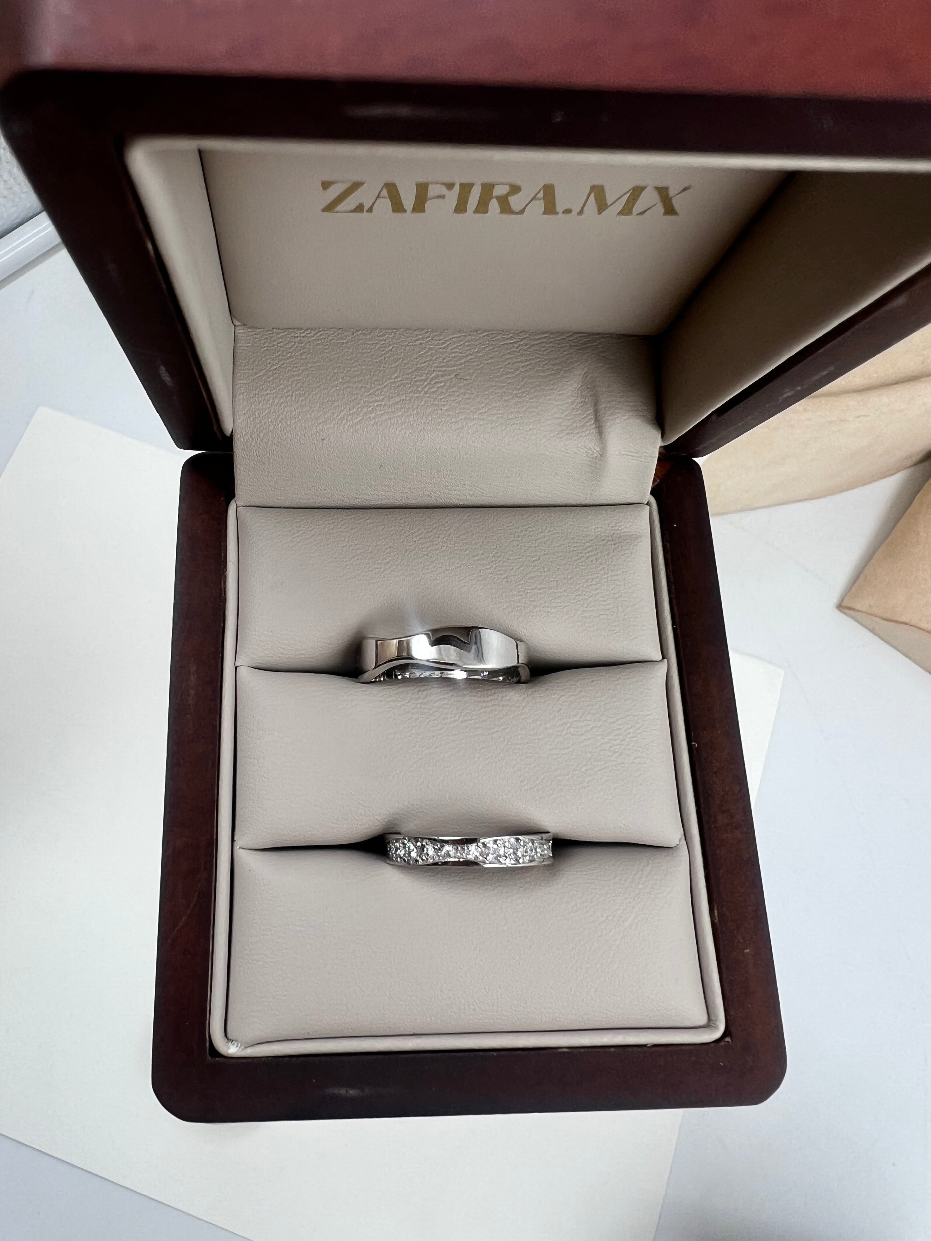 Argollas Anilu con incrustaciones Diamante