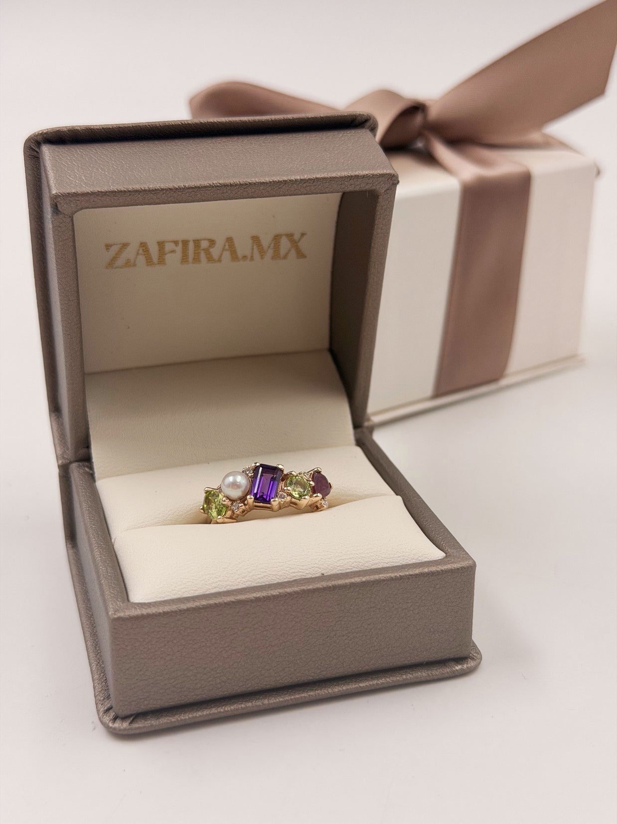 Family Ring 5 piedras Diseño 2 - Anillo Familiar de Oro (10k, 14k, 18k) y Piedras de Nacimiento