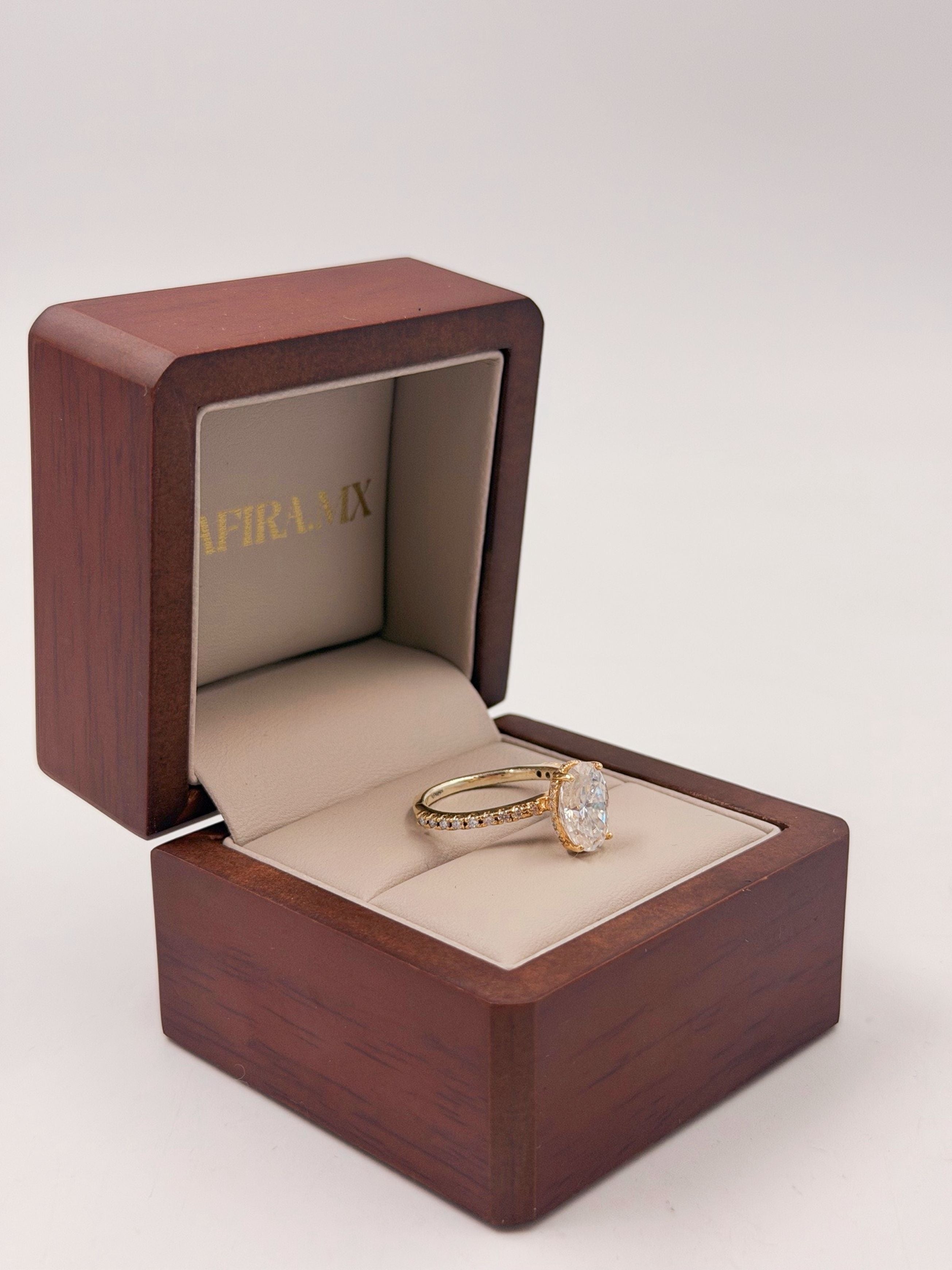 Anillo de Compromiso 2.5 Corte OVAL con Hidden halo y media churumbela- Anillo de Compromiso en Oro (10k, 14k, 18k) o Plata 0.925 y Diamante Lab-Grown o Moissanita