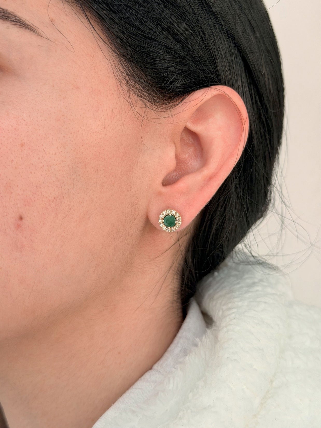 Arete Esmeralda con Halo - Aretes de Oro (10k, 14k, 18k) y Piedras Preciosas